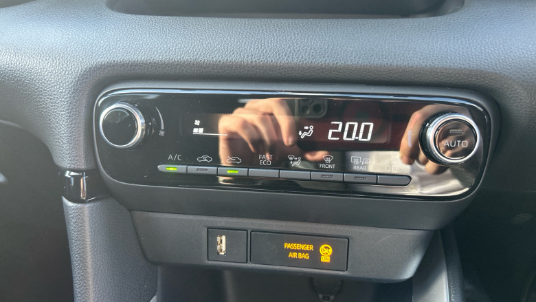 Toyota Yaris 1.5 Hybrid Design 5dr CVT Hybrid Hatchback